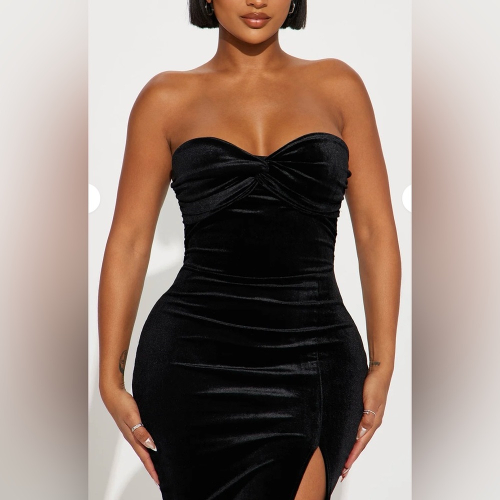 NWT Elegant Black Strapless Velvet Maxi Dress - Picture 2 of 3